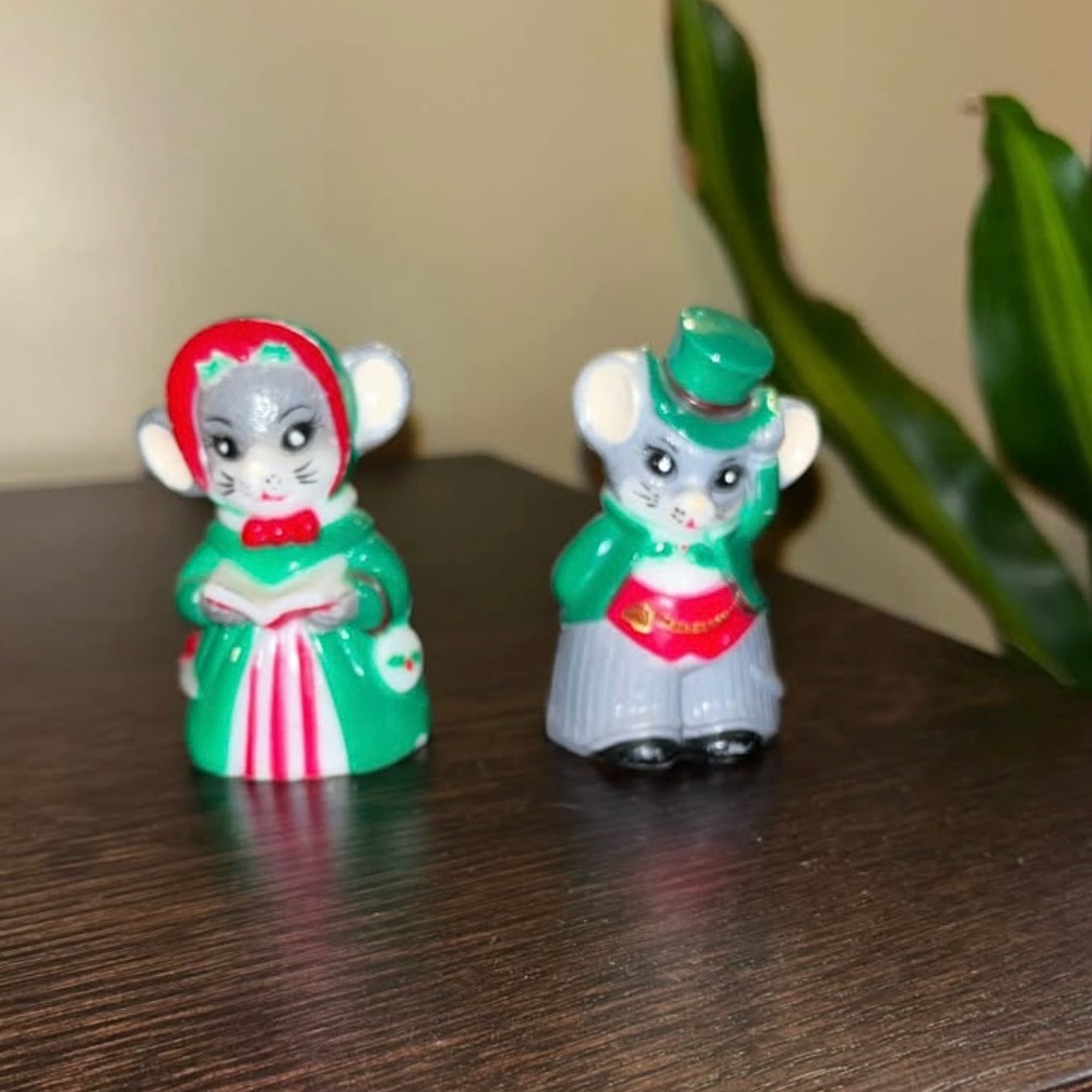 Vintage Jasco Christmas Critter Mice Salt & Pepper Shakers 1980’s Kitschy